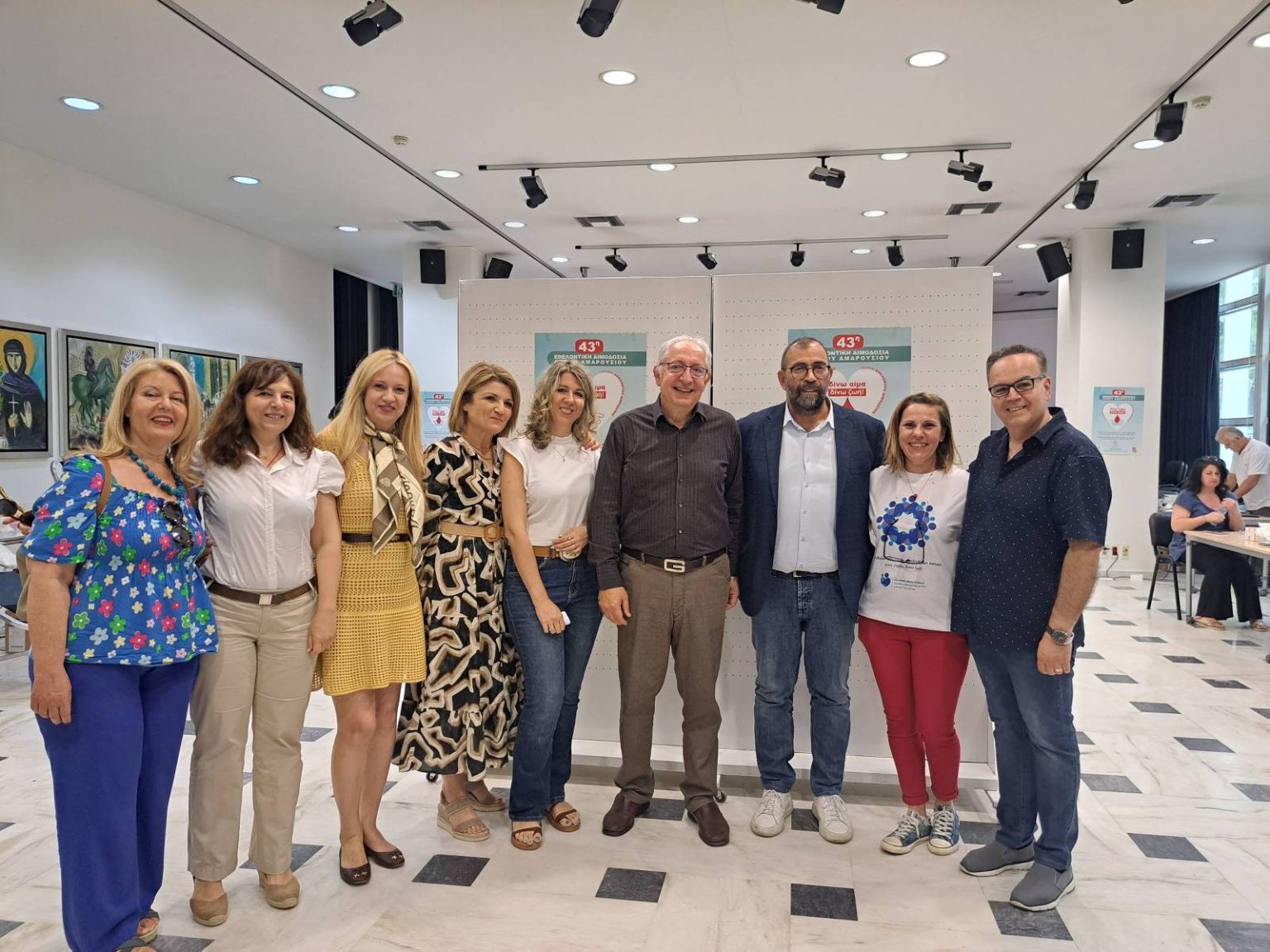 Κοντά στους εθελοντές αιμοδότες ο Δήμαρχος  Αμαρουσίου Θ. Αμπατζόγλου στην έναρξη της διήμερης εθελοντικής  αιμοδοσίας του Δήμου Αμαρουσίου